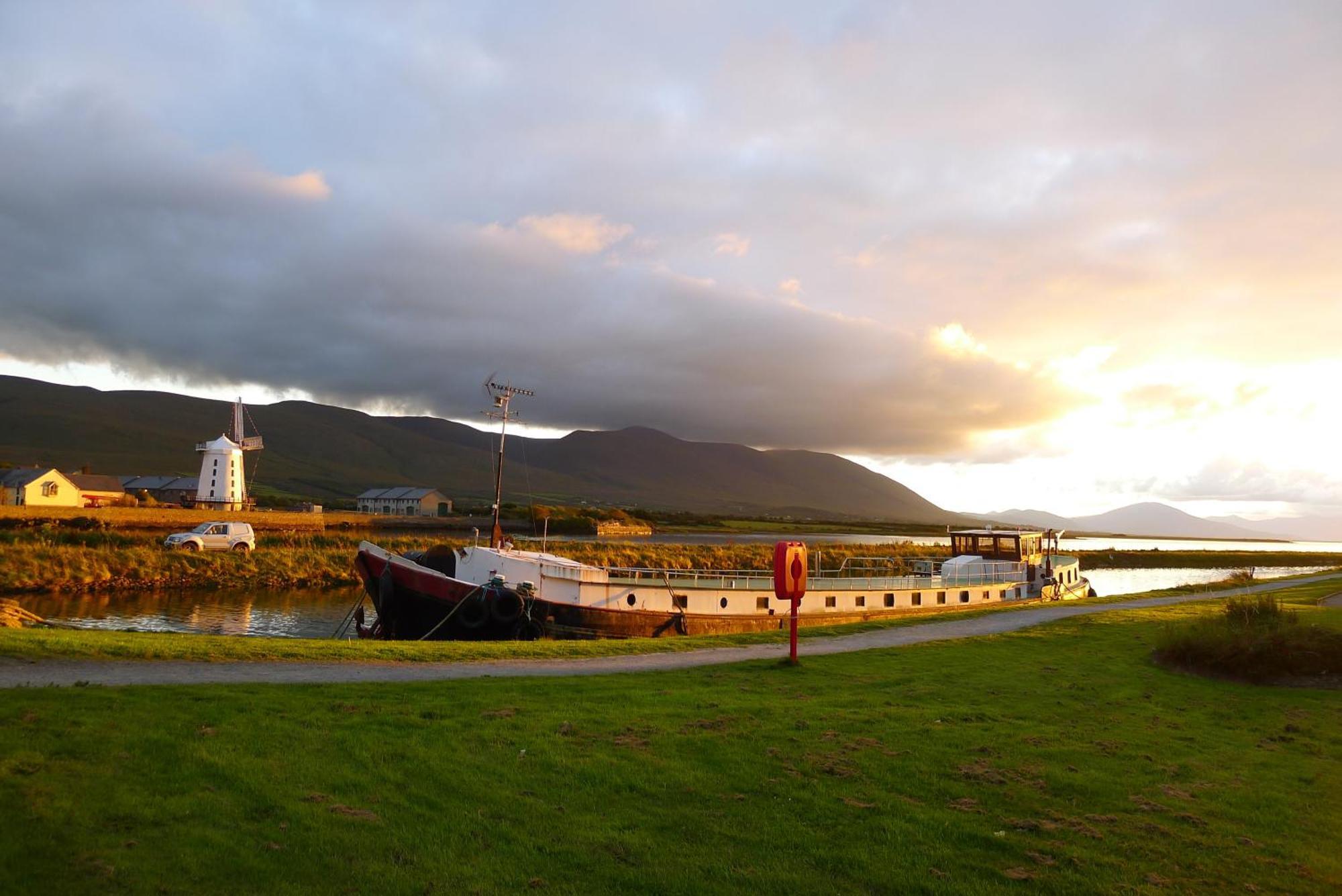 Keanes Of Curraheen, Bar, Restaurant & Accommodation トラリー エクステリア 写真