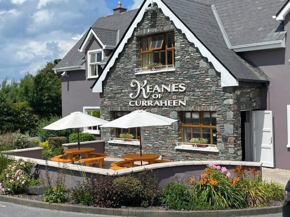 Keanes Of Curraheen, Bar, Restaurant & Accommodation トラリー エクステリア 写真