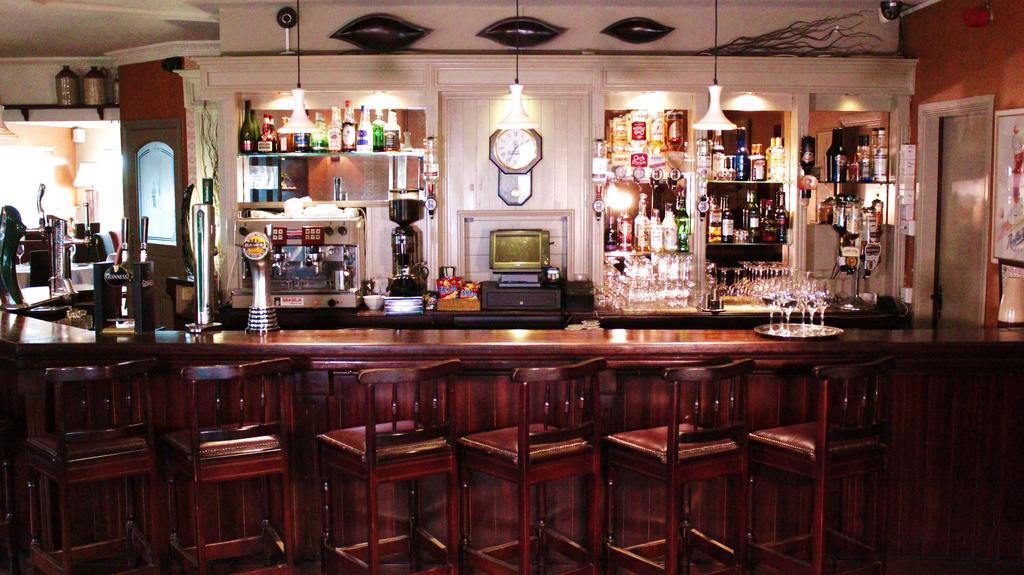 Keanes Of Curraheen, Bar, Restaurant & Accommodation トラリー エクステリア 写真